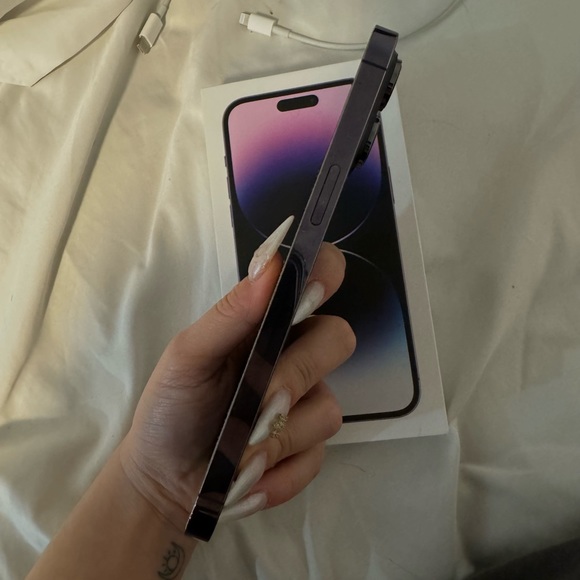 IPHONE 14 PRO MAX - DEEP PURPLE 256GB - Picture 3 of 5